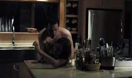 De un xxxporno maduras compañero borracho, toma un bocado.