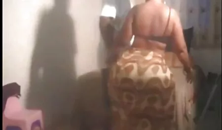 Tía dio flexible a la canalpono mierda de su hermana de la sobrina