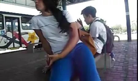 Dos jóvenes putas follando buen porno con un rápido culo