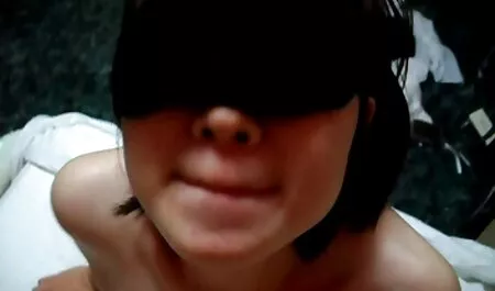 Perra y xxx de mexicanas lindo dedo de lavado en el baño