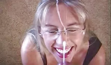 La vieja Amy Skye se despertó videos porno eroticos y se la follan duro en su casa