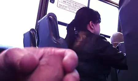 Él puso a su esposa en la porno familiar silla y decidió follar en el culo, dentro de la casa