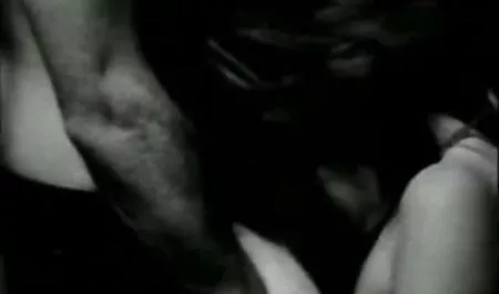 Un lenguaje profundo para un video de sexo caliente activo local