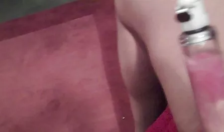 El hombre fue atrapado masturbándose y colgado con semen en su apartamento videochatporno