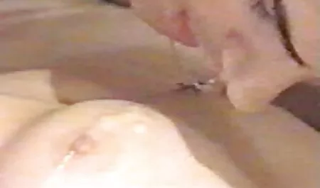 Romántico rubia tomó la cachonda chica videos de insesto gratis fuera de la calle