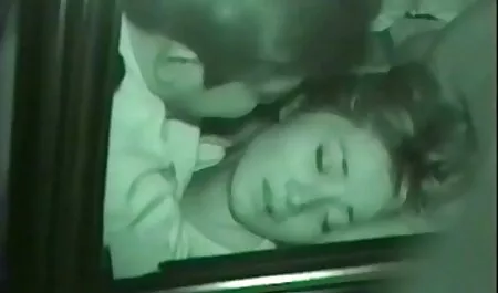 Bosti Anya no está en contra de chupar y ver videos de sexo insesto el pato
