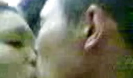 Con viejas follando ambos agujeros, dedo y una puta varilla
