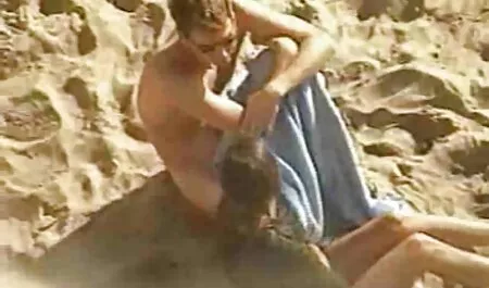 Ayuda a la chica a masturbarse con un juguete, también quería brazzers gratis plantar