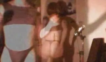 Hermosa pareja poeno casero follando en la sauna