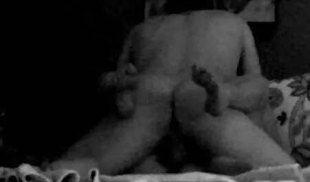 Estilo perrito morena en medias video porno casero gratis