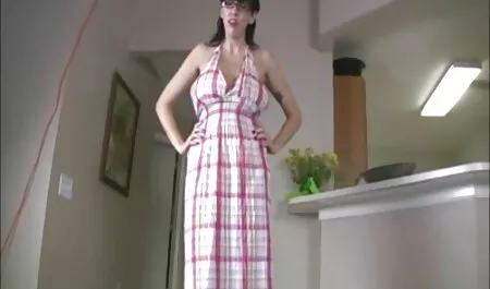 Puta servir dr porno al cliente en casa