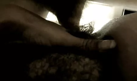 Cicatrices en baño caliente y camello masturbarse con agua de la ducha anal gratis