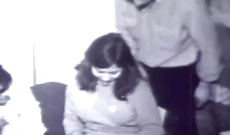El propietario conoció videos xxx cortos a una chica pelirroja en medias
