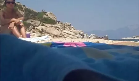 Obtener med con una chica con gafas para un videosorno paseo
