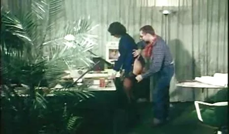 Encontré el pollo en el estante, y videos porno para adultos después de arreglar la lengua, me dejé arrojar