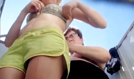 Chica con silicona tetas en weebcam entretiene videos ponograficos a un extraño