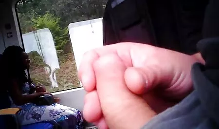 Chica se desnuda con pornocolombiano banana