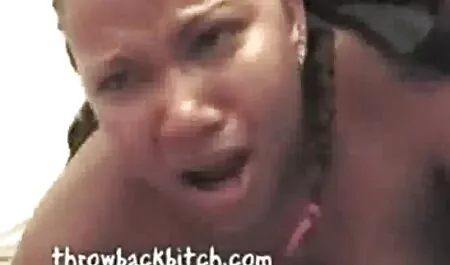 Novia dedo porno español nuevo jugando música en baño