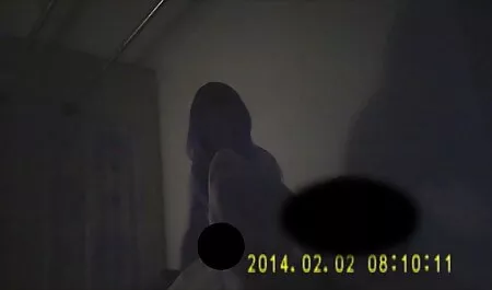 En la parte inferior de la bañera se colocó en serviporno colegialas la cámara