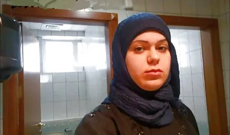 El videos pornos de trios pelo rizado morena se la follan en el culo