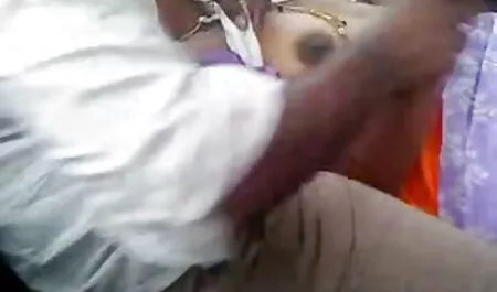 Cuatro estudiantes están en la cama xxxporno anal