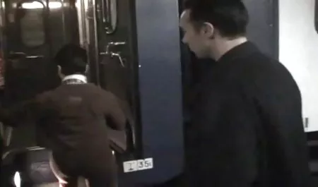 Alguien con un amigo tira de descargar videos de pornografía cáncer a su esposa