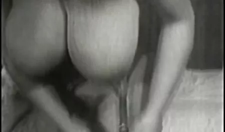 Cuajada le da a su amigo porno mujeres con animales anal kneading